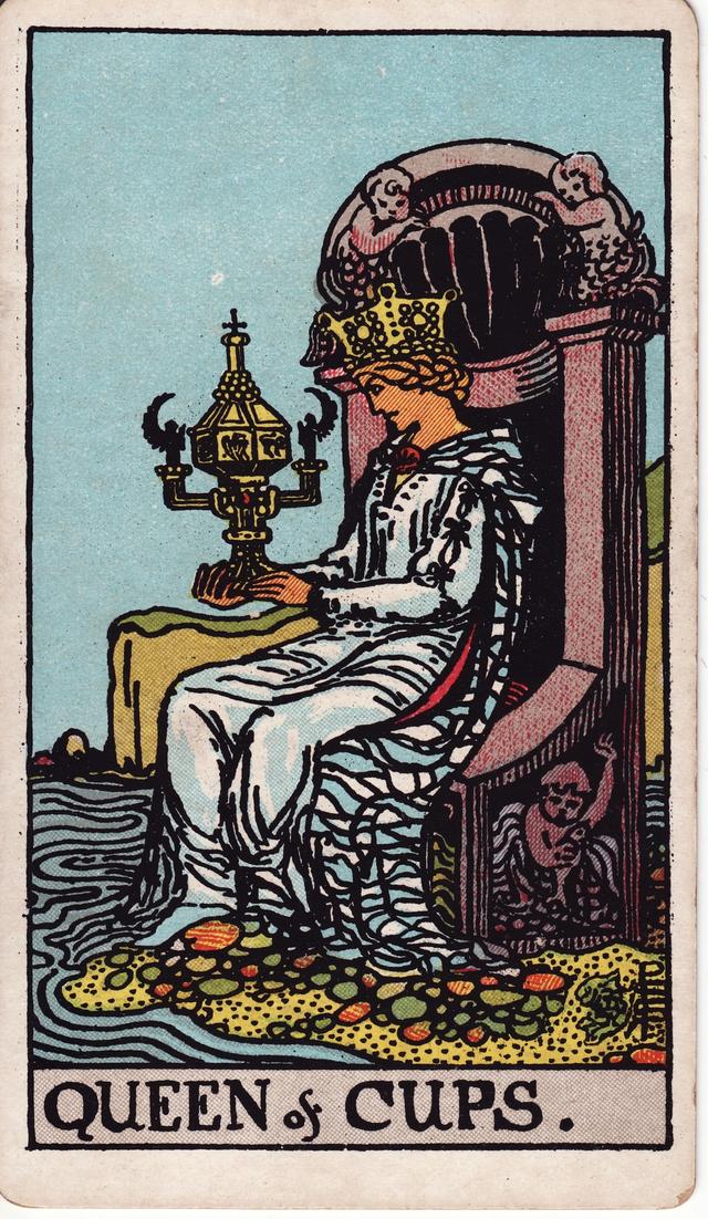 מלכת הגביעים tarot card