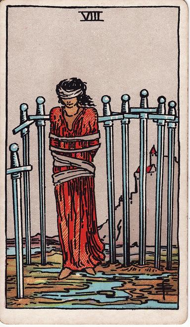 שמונה של חרבות tarot card