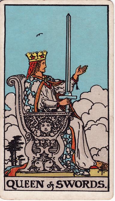 מלכת החרבות tarot card